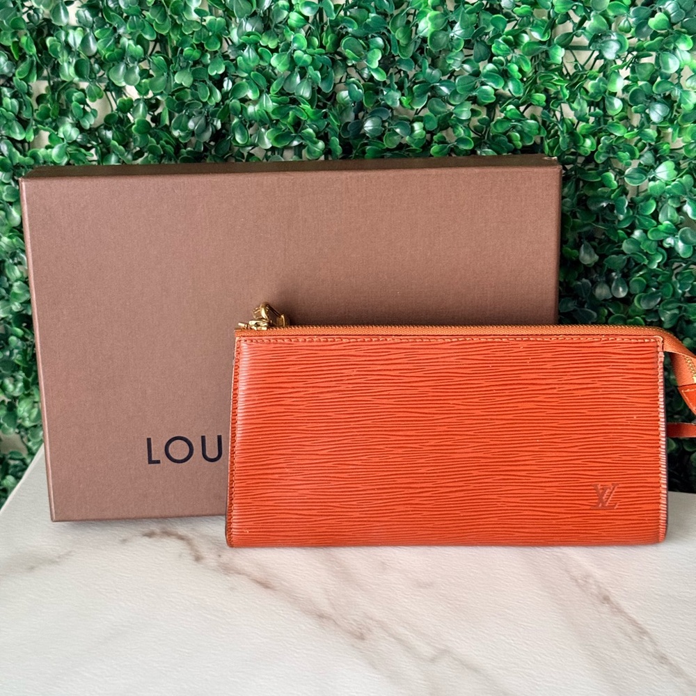 Louis Vuitton Brown Epi Leather Pochette Accessories Authentic